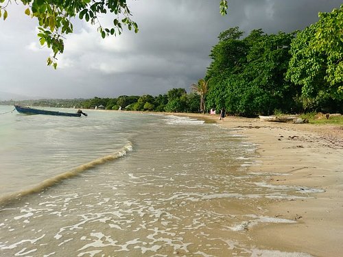 Cloudy beach shoreline in St. Thomas